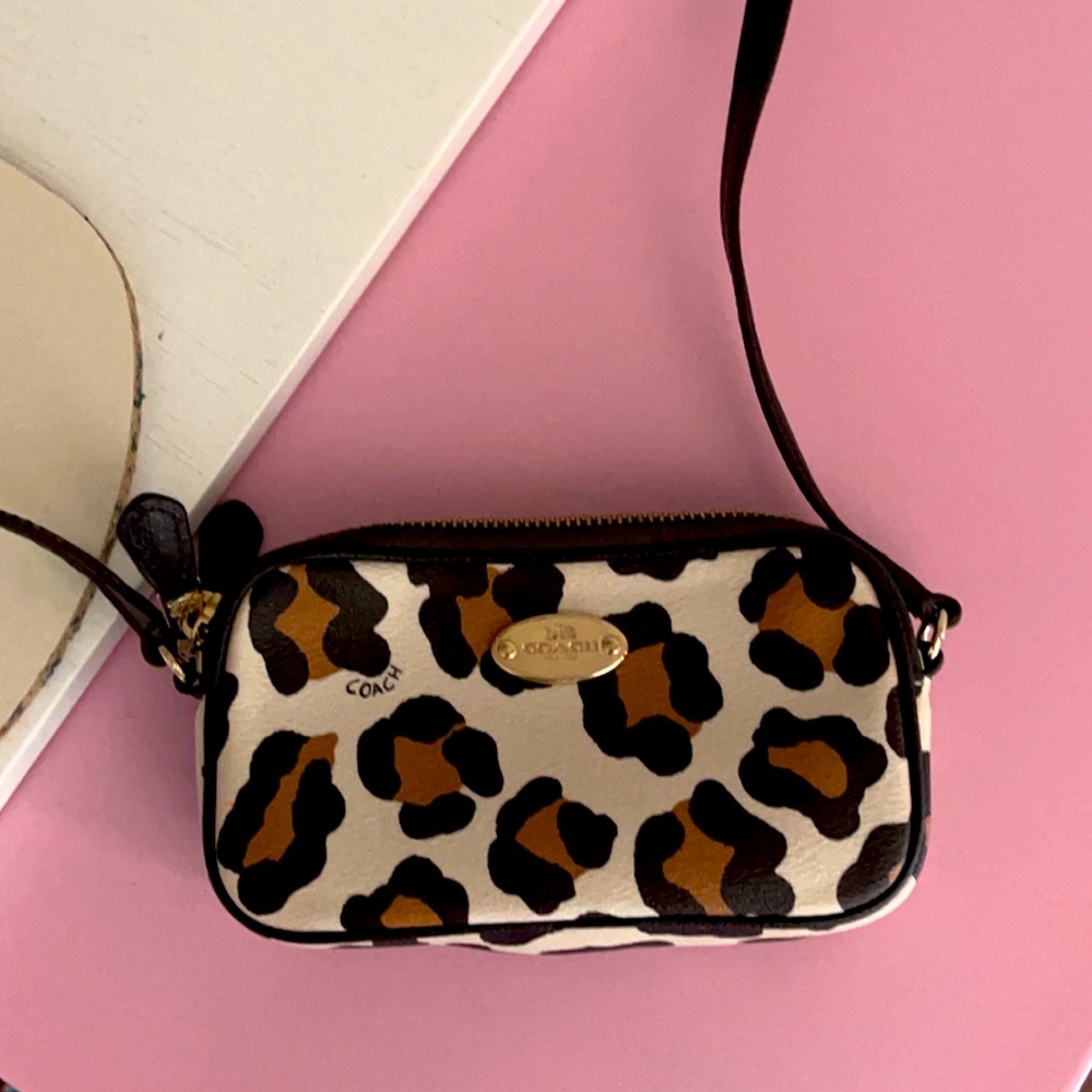 Cheetah print tiny coach crossbody!🫶🏼